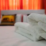 Lyronne Guest House, Shuttle And Tours